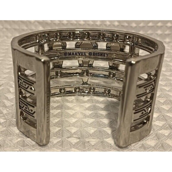 Disney D23 Expo 2022 Marvel Black Panther Metal Cuff Bracelet New - Picture 2 of 8